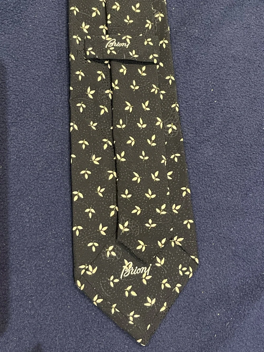 Brioni Black Tie with Gold Leaf Motif - Picture 2 of 5